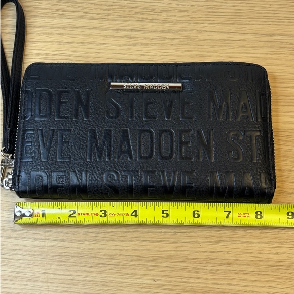 Steve Madden Black Embossed Logo Wristlet Wallet NWOT - Picture 11 of 12